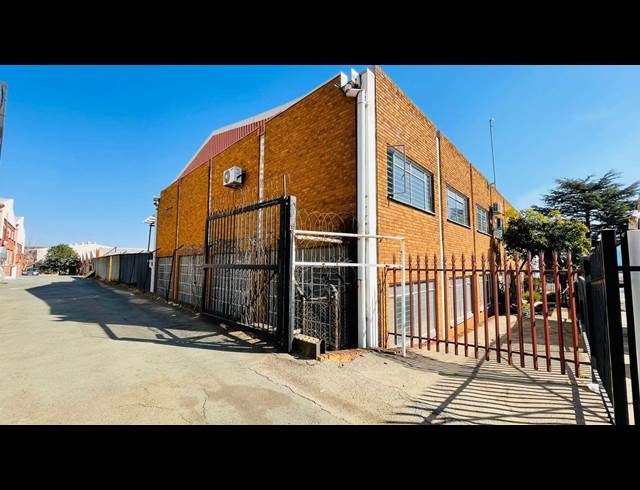 4,111M² WAREHOUSE TO LET IN LEA GLEN