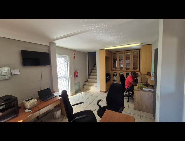 409M² WAREHOUSE TO LET IN CAPRICORN