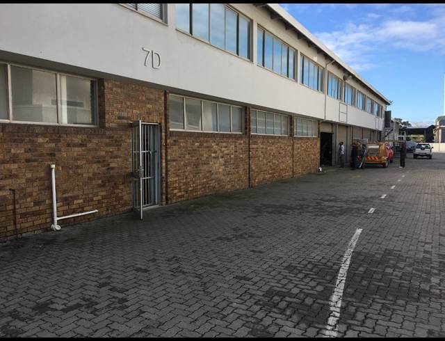 328M² FACTORY TO LET IN STIKLAND INDUSTRIAL