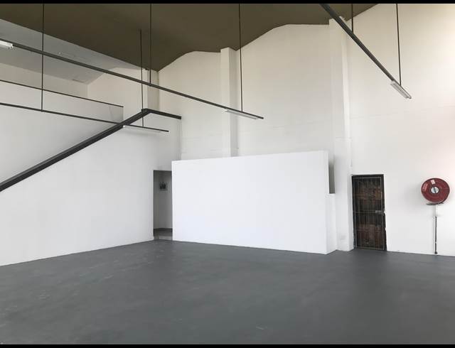 175M² SHOWROOM RENTED IN FERNDALE