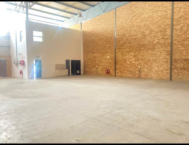 450M² WAREHOUSE TO LET IN KYA SANDS