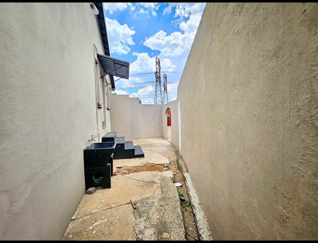 4 bed property to rent in NORKEM PARK