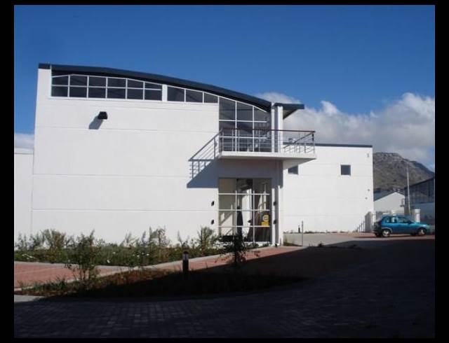 304M² WAREHOUSE RENTED IN CAPRICORN