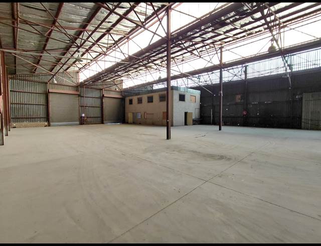 1,100M² WAREHOUSE TO LET IN CLAYVILLE