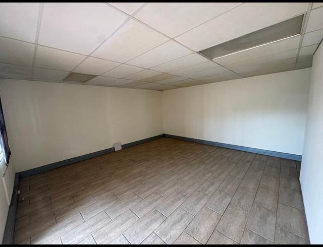 1,500M² WAREHOUSE TO LET IN CROWN