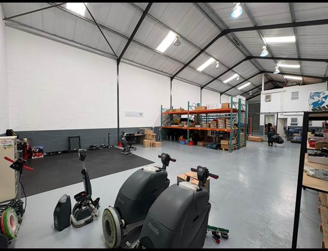 345M² WAREHOUSE TO LET IN STRAND CENTRAL