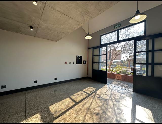 62M² OFFICE TO LET IN ROOIHUISKRAAL NORTH