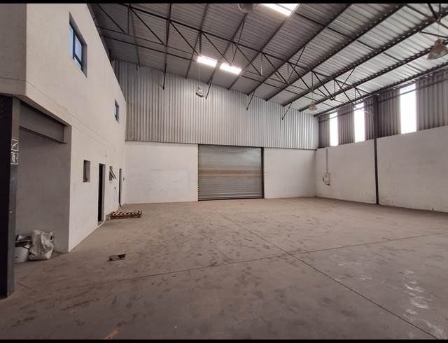 350M² WAREHOUSE TO LET IN WYCHWOOD