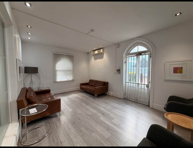 217M² OFFICE TO LET IN WATERFRONT