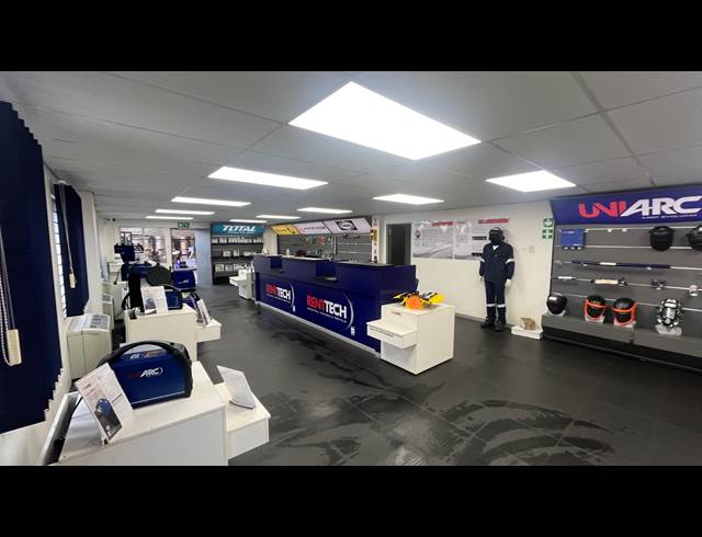 1,040M² WAREHOUSE TO LET IN SPARTAN