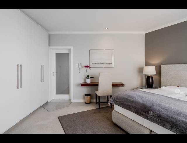 2 BEDROOM APARTMENT TO LET IN BANTRY BAY