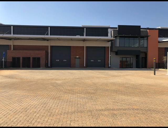 1,727M² WAREHOUSE TO LET IN GOSFORTH PARK