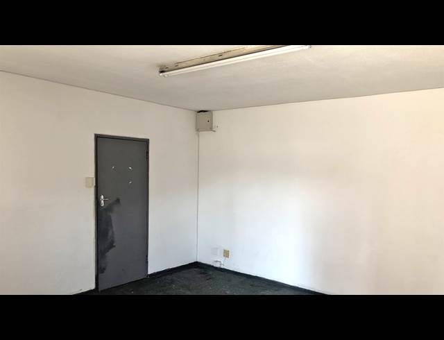 319M² WAREHOUSE TO LET IN JET PARK