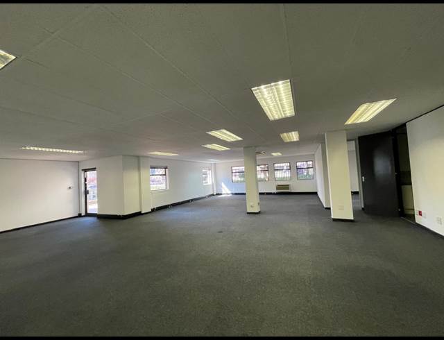 361M² OFFICE TO LET IN BRYANSTON