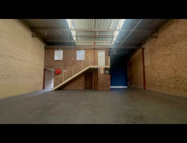 350M² WAREHOUSE TO LET IN MEADOWDALE