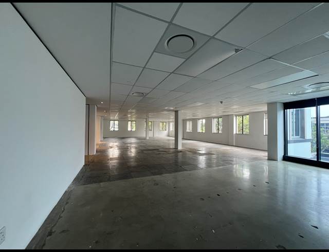302M² OFFICE TO LET IN SANDHURST