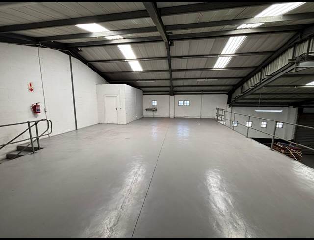 420M² WAREHOUSE TO LET IN EPPING INDUSTRIAL