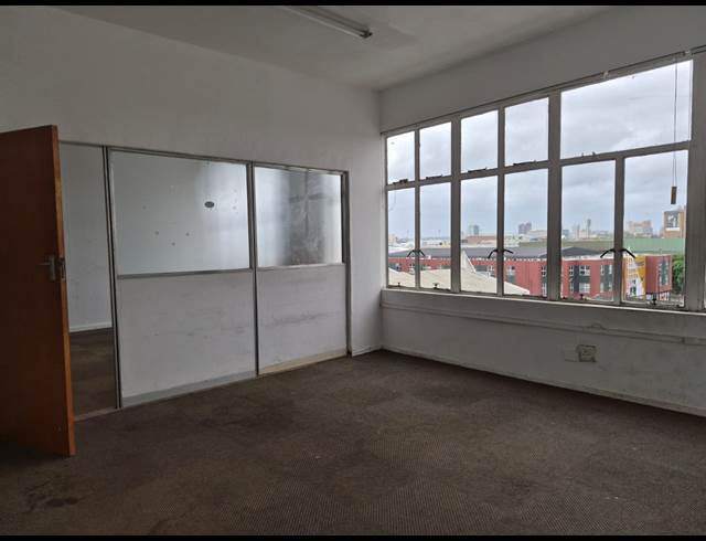 100M² OFFICE TO LET IN STAMFORD HILL
