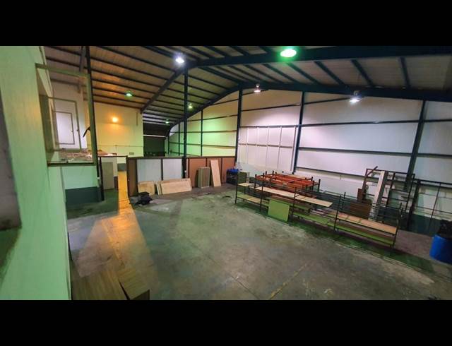 560M² WAREHOUSE TO LET IN JET PARK