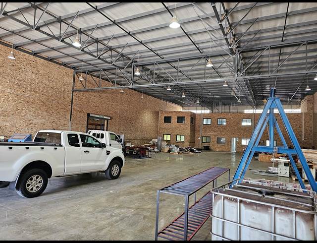 1,545M² FACTORY TO LET IN LANSERIA