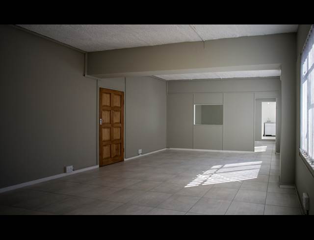 125M² OFFICE TO LET IN ALBERTON NORTH