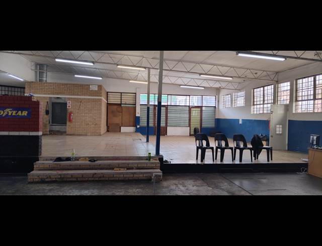 388M² WORKSHOP TO LET IN SONHEUWEL