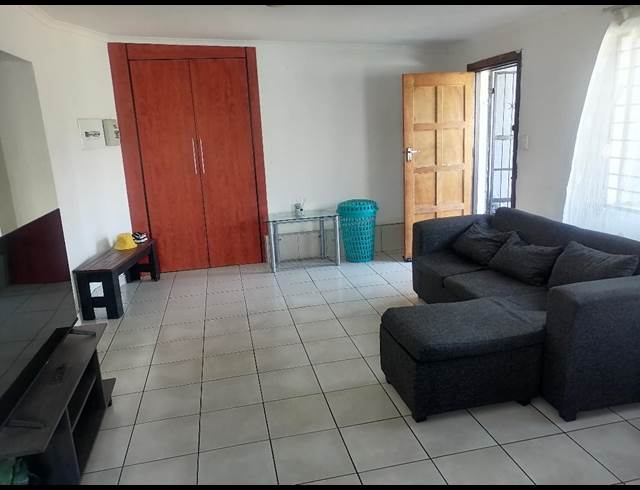 2 bed property to rent in MONDEOR