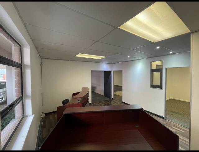 211M² OFFICE TO LET IN BARTLETT