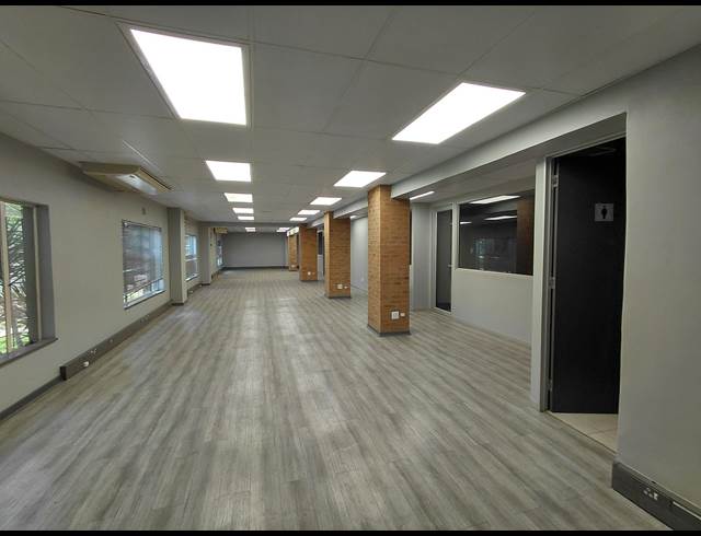 2,899M² WAREHOUSE TO LET IN CLAYVILLE