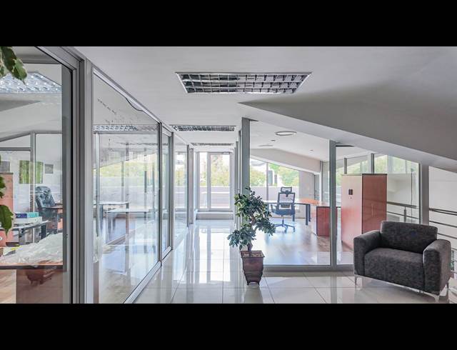 1,400M² OFFICE TO LET IN ROUTE 21 BUSINESS PARK