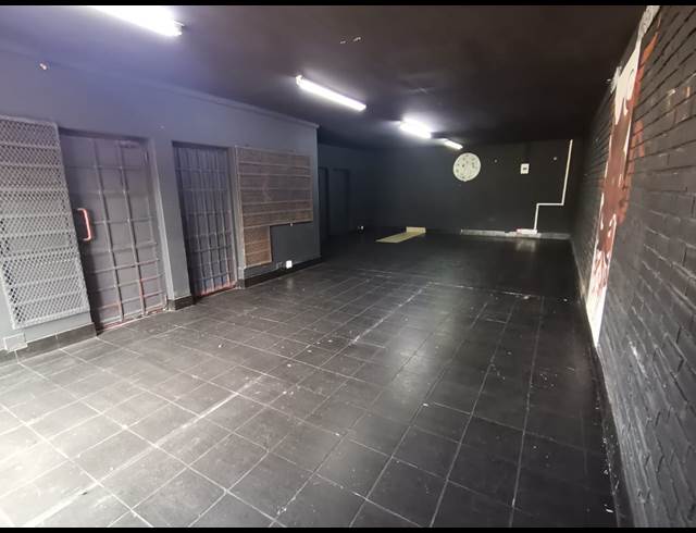 61.36M² RETAIL TO LET IN VALHALLA