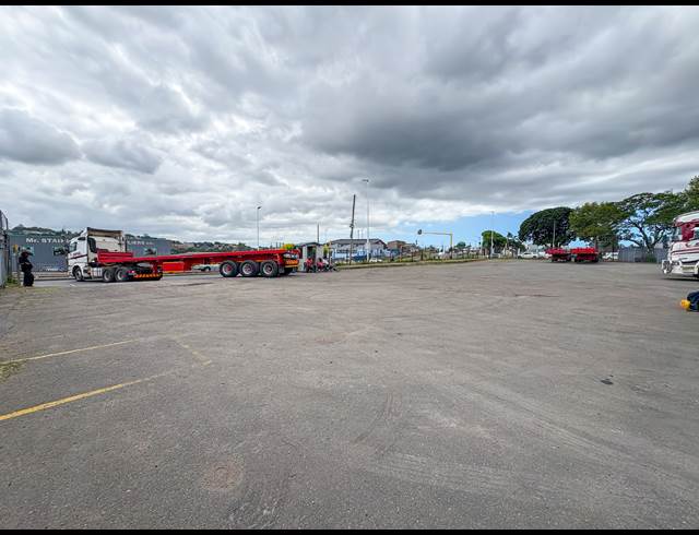 4,000M² INDUSTRIAL YARD TO LET IN NEW GERMANY
