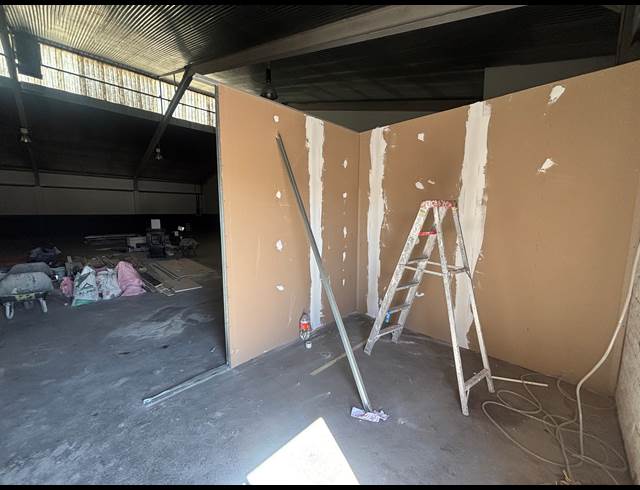 357M² WAREHOUSE TO LET IN STIKLAND INDUSTRIAL