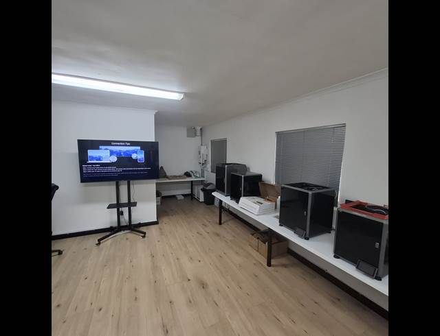 375M² WAREHOUSE TO LET IN STIKLAND INDUSTRIAL