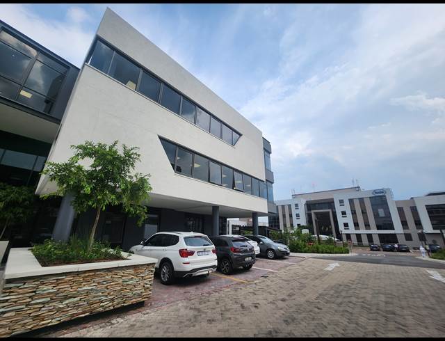 349M² OFFICE TO LET IN VORNA VALLEY