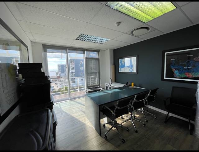 277M² OFFICE TO LET IN WATERFRONT