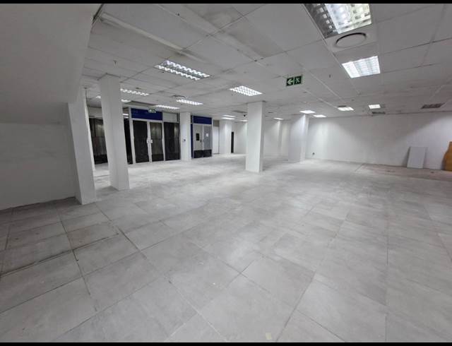 582M² WAREHOUSE TO LET IN MARSHALLTOWN