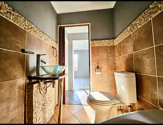 2 bed property to rent in BIRCHLEIGH