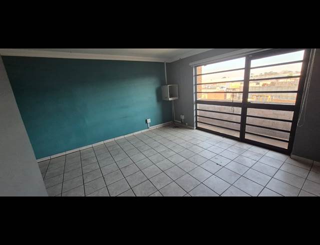 343M² WAREHOUSE TO LET IN ANDERBOLT