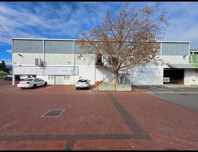 700M² RETAIL TO LET IN STRAND CENTRAL