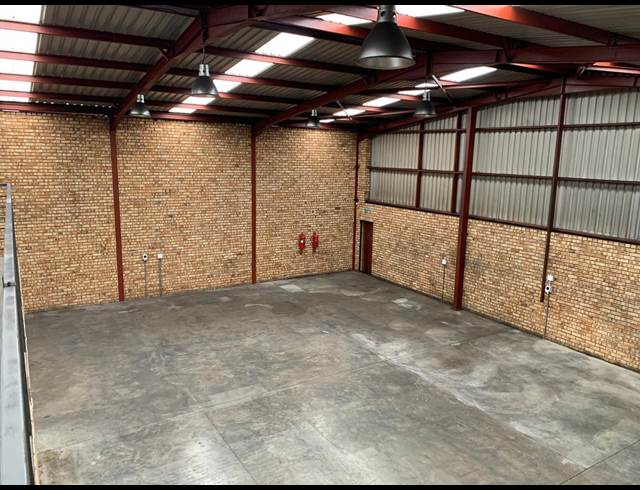 344M² WAREHOUSE TO LET IN LASER PARK