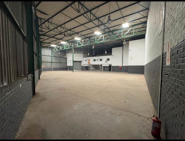 1,500M² WAREHOUSE TO LET IN CROWN
