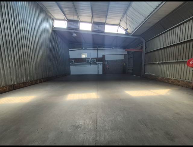 400M² FACTORY TO LET IN BENROSE