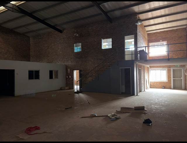 504M² WAREHOUSE TO LET IN KIRKNEY