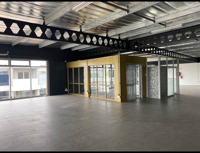 1,350M² SHOWROOM TO LET IN BALLITO CENTRAL