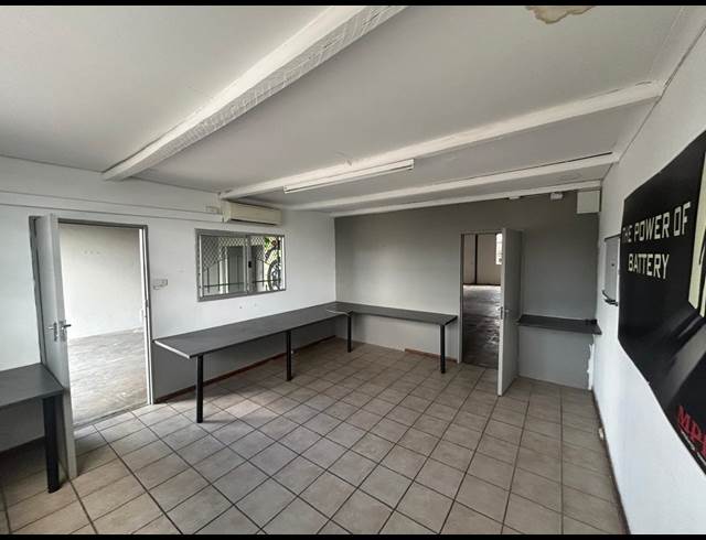 130M² BUILDING TO LET IN WHITE RIVER INDUSTRIAL