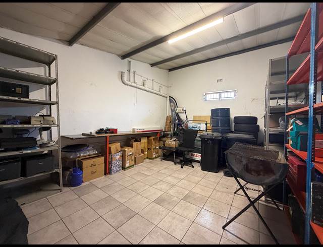 1,522M² WAREHOUSE TO LET IN BEACONVALE