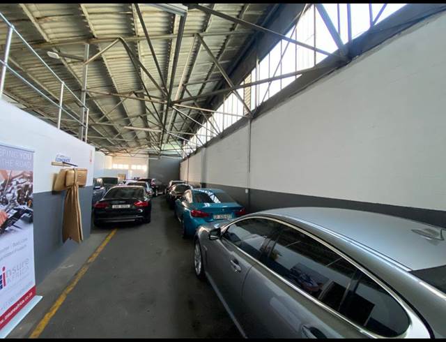 245M² WAREHOUSE RENTED IN EPPING INDUSTRIAL