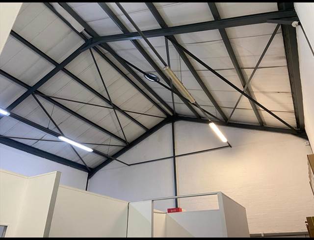 225M² WAREHOUSE TO LET IN WESTLAKE