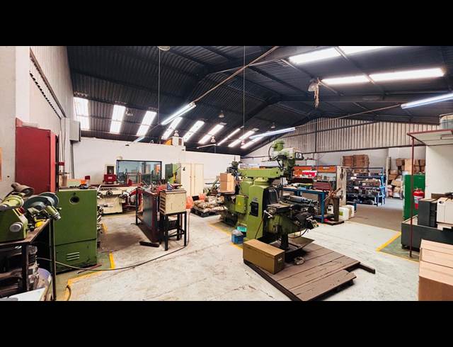 514M² WAREHOUSE TO LET IN CHAMDOR